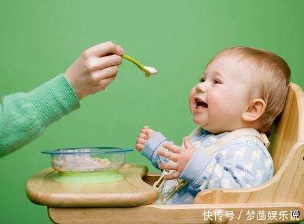 8个月宝宝只喝奶奶煮的粥，其他都不爱吃，妈妈尝一口后就明白了