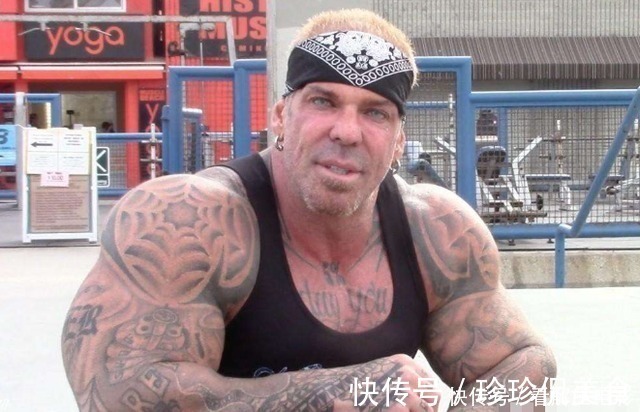 小胖|肌肉男“單挑”小胖哥！當胖哥脫下衣服后，為何肌肉男認慫了？
