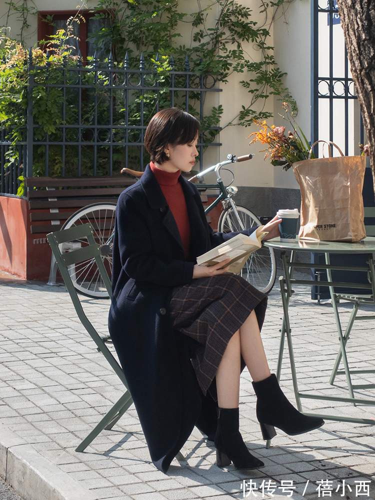 毛衣 40岁左右的女人,一定要有一双“短靴”,穿出毫不费力的高级感