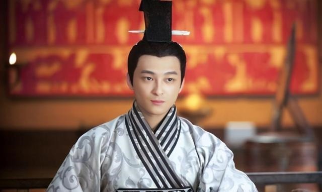 护体|刘彊为何能逃过废太子死亡陷阱德才兼备，让他建三道护体金刚