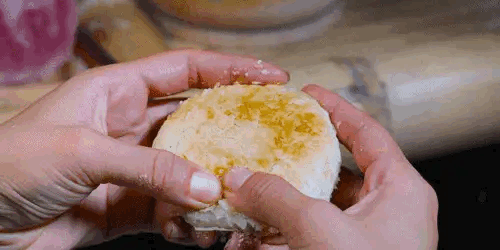 不用揉面也不用发酵！这饼外酥里软，吃到嘴里口齿留香~