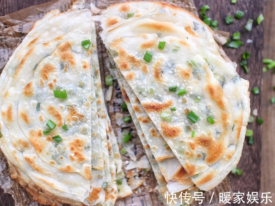 不揉面不发面，两分钟教会你做喷香好吃的葱油饼，从此早餐不用愁