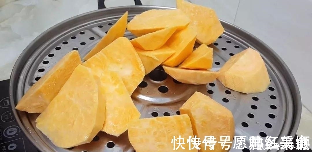 红薯这样做才最好吃,一蒸一切,比豆沙糕都好吃,一口一个真解馋