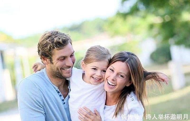 发现|萌娃冲向宝爸没被接住,一转头发现宝爸抱住了宝妈宝宝是多余的