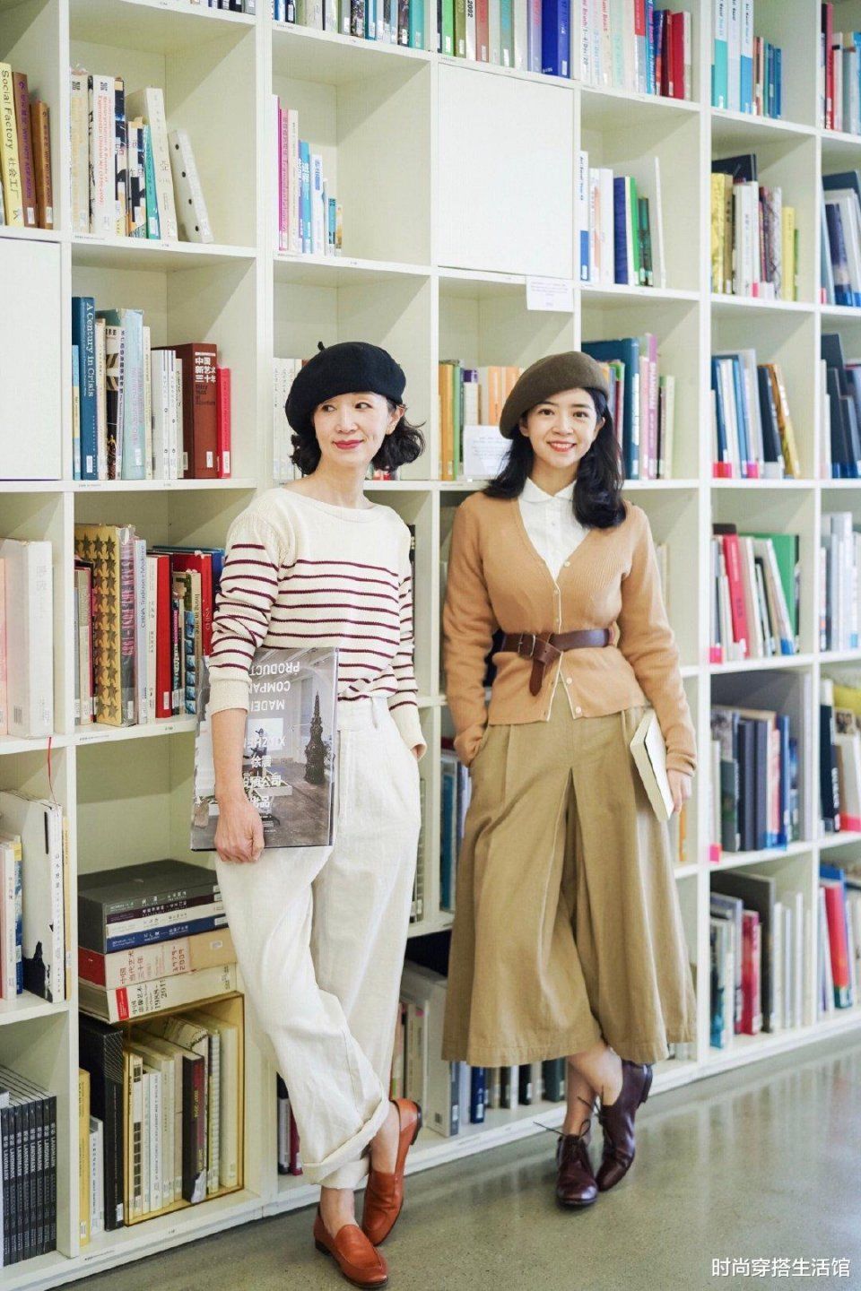 女人过了50岁，别再穿小脚裤了，今年流行这样穿，时髦减龄又气质