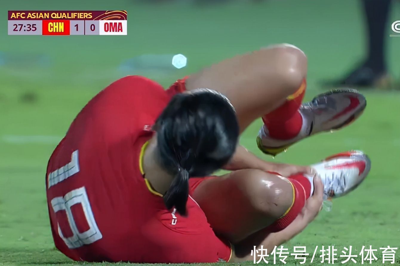 阿曼队|争议!阿曼2次危险踩踏,裁判没掏牌,李铁咆哮,国足险酿冲突