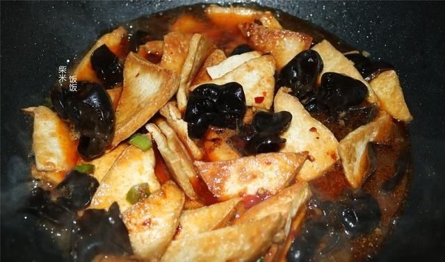 豆腐这样做太好吃了,我家每周做一次,软嫩入味,给肉都不换