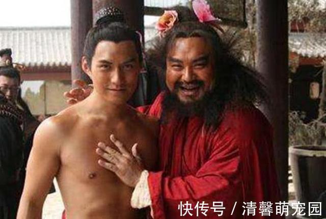 梁山$水浒传中,燕青为何跟李逵关系那么好?这就是聪明人的厉害之处