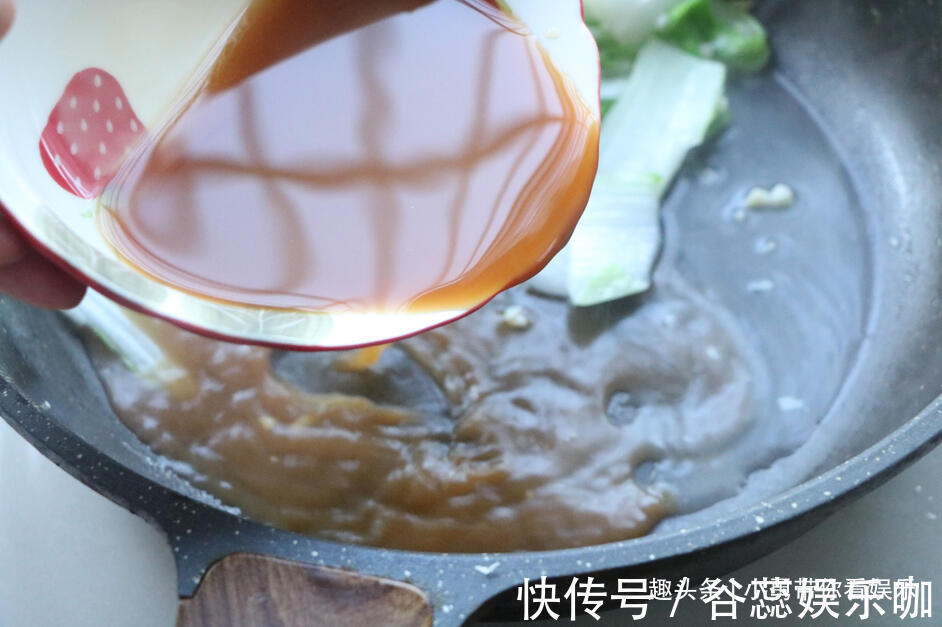 鲜嫩|白菜这样炒太下饭了，清脆爽口，鲜嫩多汁！