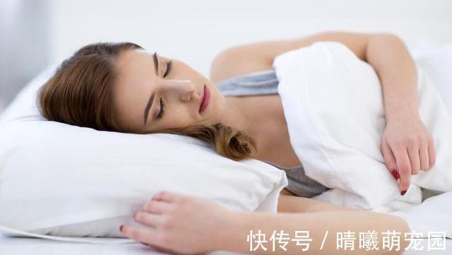 睡眠质量|坚持用艾叶洗头，三天一次，一个月后，身体会对你“感激涕零”