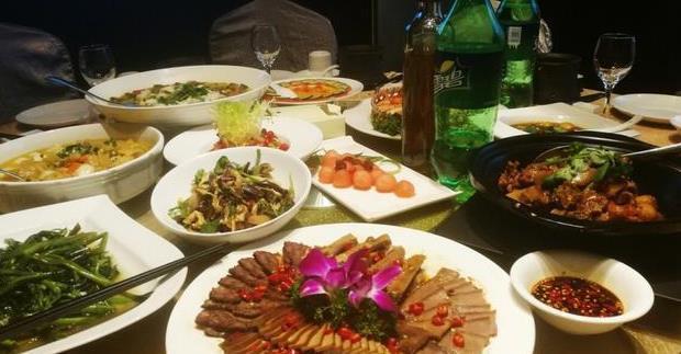 大鱼大肉不是高血脂的“根源”,这两种食物应少吃,保护血管健康