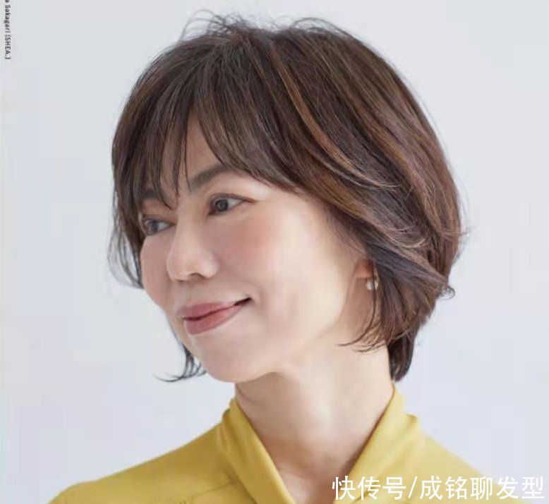 60后女性别留“显嫩”发型了，很时尚但毫无违和感，不符合气质