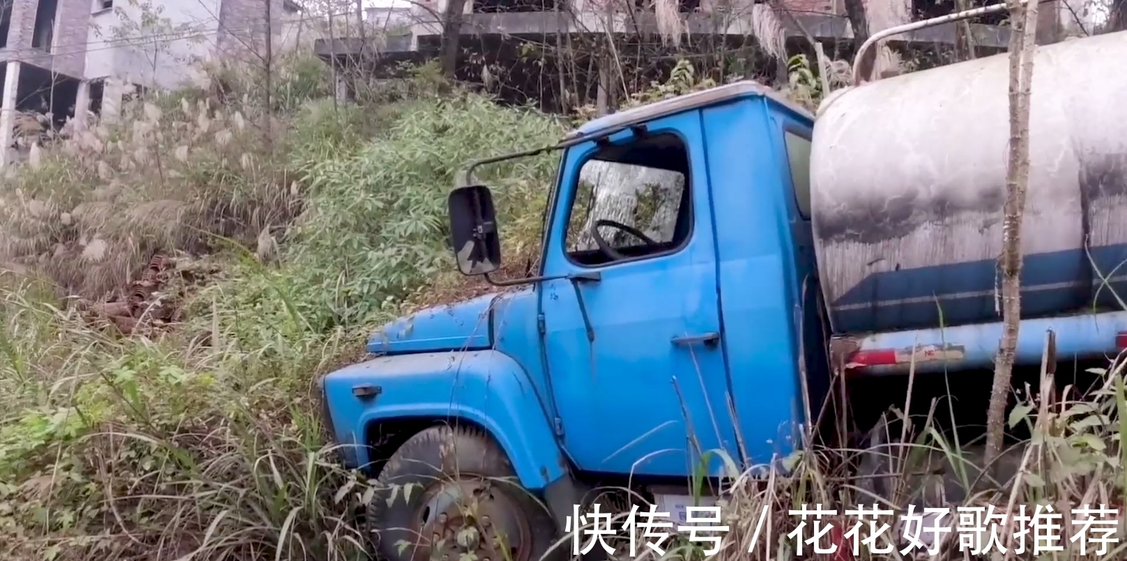 南山|重庆烂尾别墅群,神秘买家以5折价格买了一套400万的烂尾楼