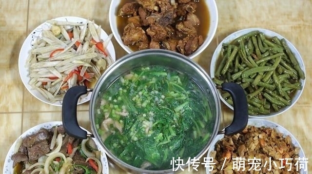 晚餐|四线城市的一家晚餐，一桌菜才花100多，网友：令人羡慕的物价