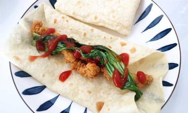 我家常做的快手早餐饼,一锅出两张,柔软筋道,卷上菜可香了