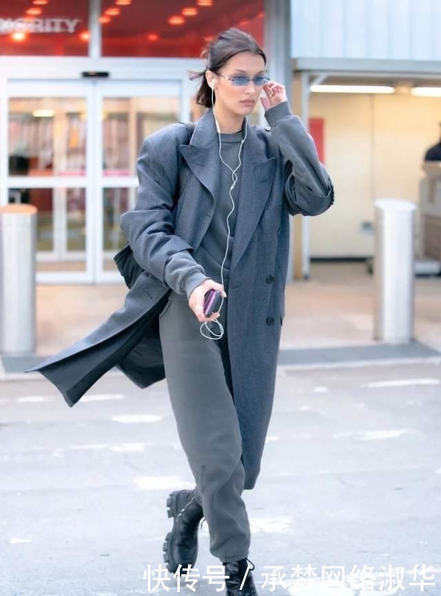 穿上|不管穿大衣还是羽绒服,都别配打底裤了!试试这3种裤,时髦百搭