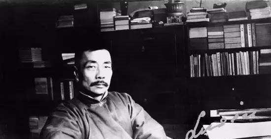 北大#鲁迅受邀去北大上课,一开口学生哄堂大笑,听了会后全体肃然起敬!