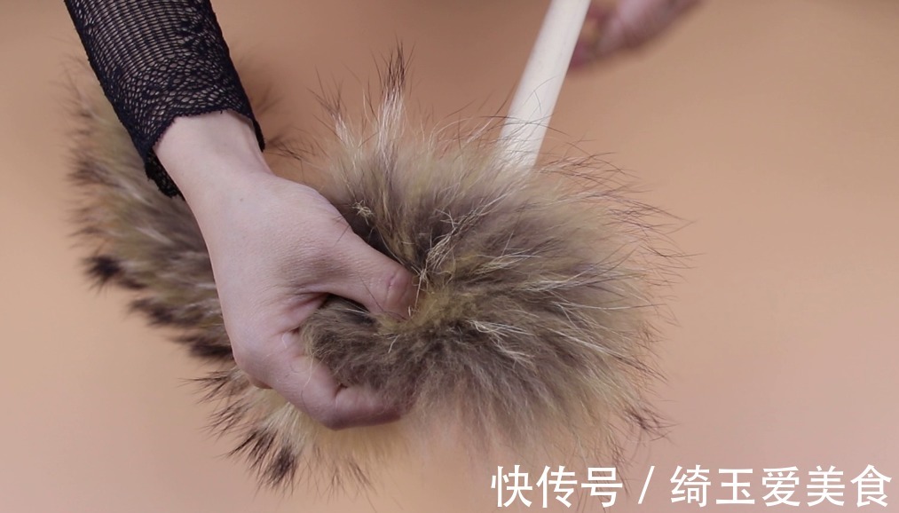 你家有旧棉服毛领吗?这用途太棒了,不用裁剪,家家户户都能用到