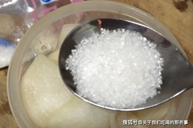 做腌萝卜,第1步不是加盐,牢记3点,萝卜酸辣爽脆,放1年照样香