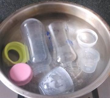 蝇虫|奶瓶洗不对相当于给孩子吃“毒奶”宝妈要注意,这3种错误方式