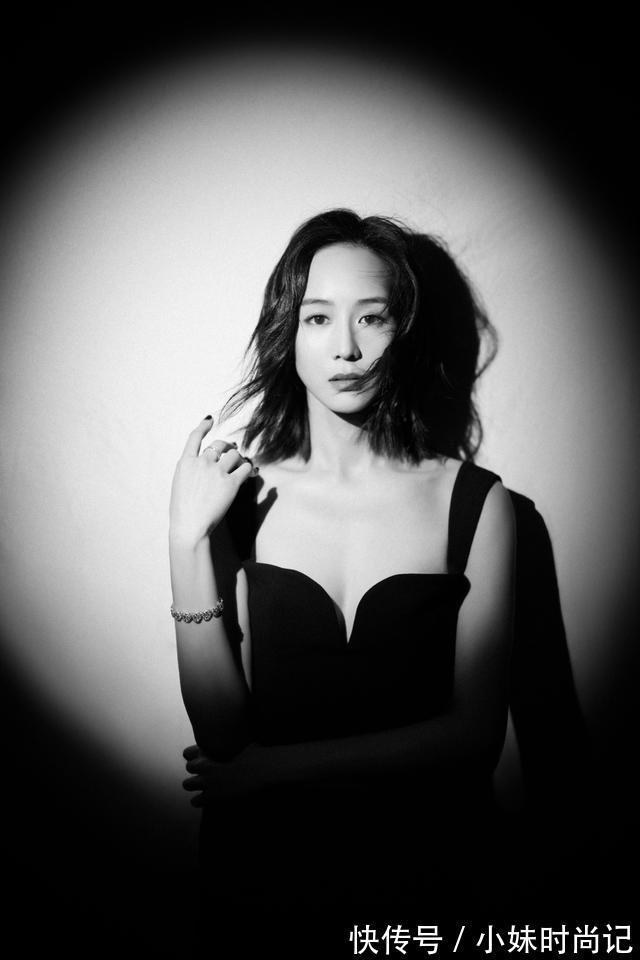 吊带裙|张钧甯偶尔性感一下,穿吊带裙裹出迷人曲线,优雅妩媚显熟女魅力