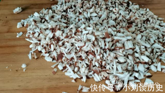 白菜|香菇肉馅饺子调制方法,味道鲜香滑嫩又营养,做法简单全家都爱吃
