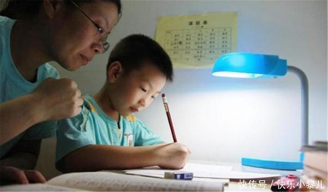 作业|6岁儿子作业写到凌晨,宝爸问后直接把作业本撕了咱不抄了