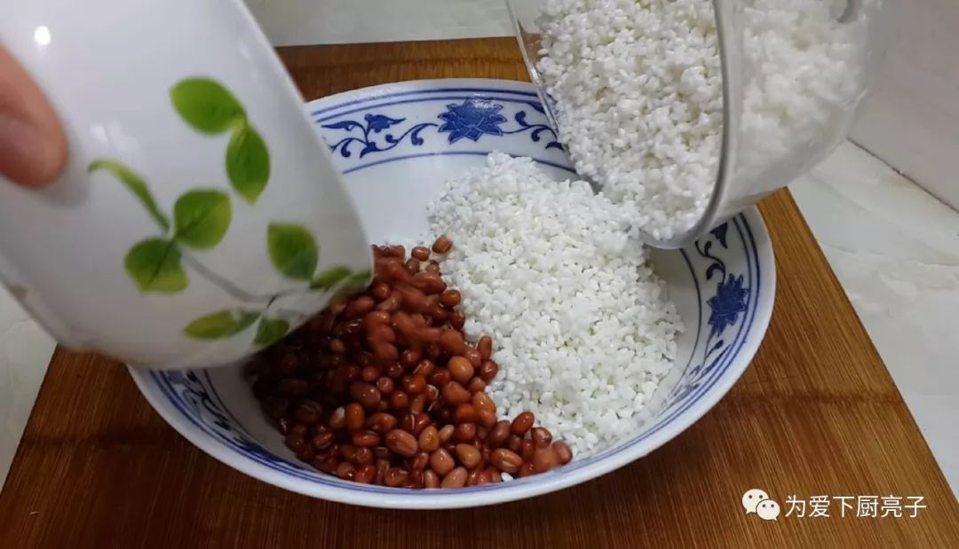 红豆|我家大米从不蒸米饭，加2个鸡蛋，不用烤不用蒸，出锅孩子抢着吃