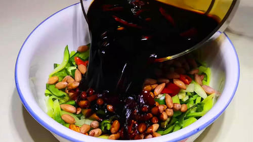 花生米|入秋了,大鱼大肉靠边站,遇到此菜别手软,营养极高,腌着吃最香