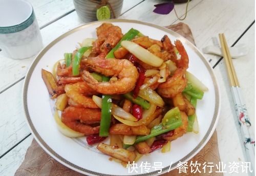 汤匙|吃腻了水煮大虾,教你12道大虾的做法,招待客人有面子