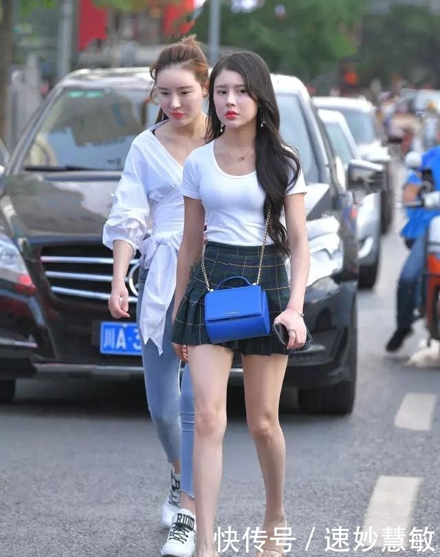 消失|百褶裙如何搭配?街头美女的另类穿搭,展现不一样的“下衣消失”