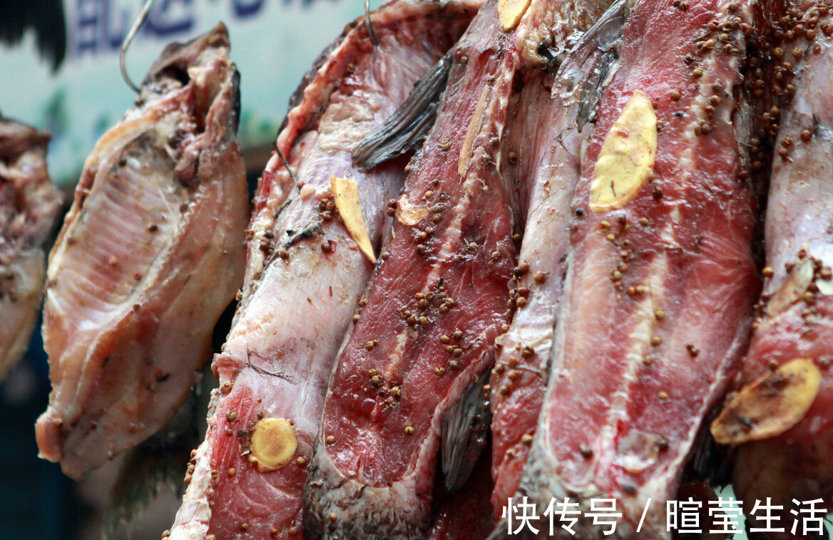 我和爸爸|腌腊鱼，别只知道加盐，这2味也不能少，咸香入味，放一年不坏