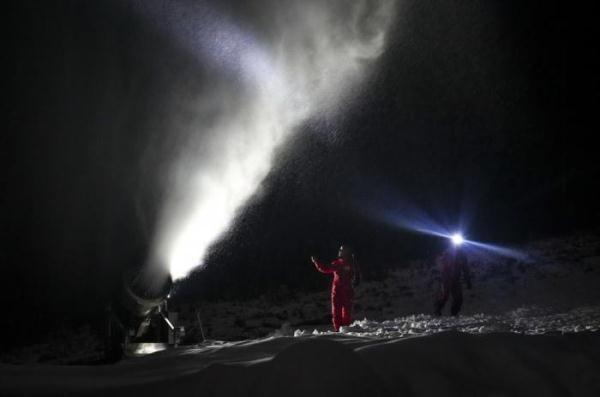 寒夜滑雪场|寒夜滑雪场的“面条守护者”