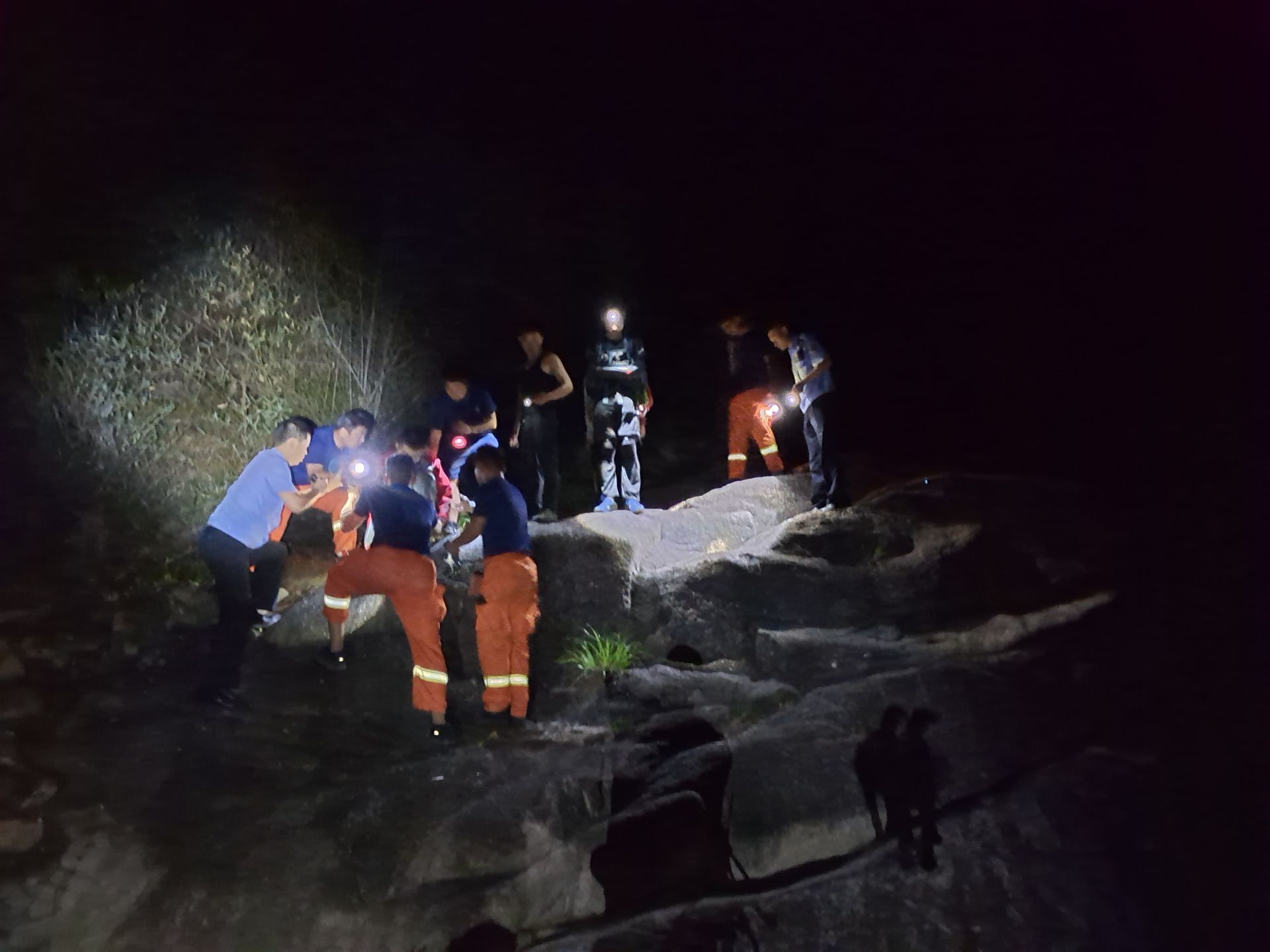 登山|大学生户外登山突感不适 绩溪警民携手9小时成功救援