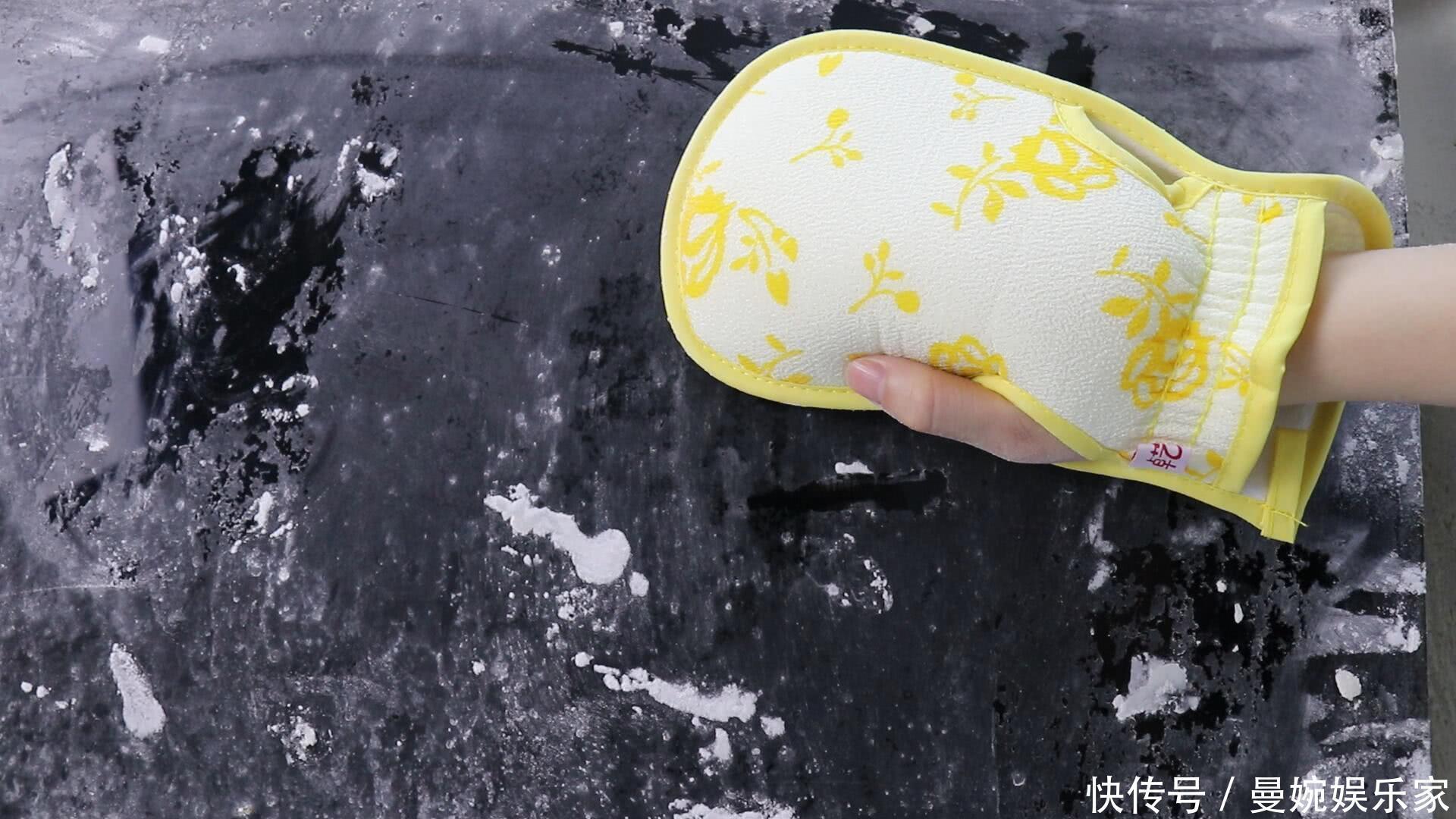 面粉|再脏的油烟机,撒上它擦一擦,2分钟就能洗得光亮如新,太省事了