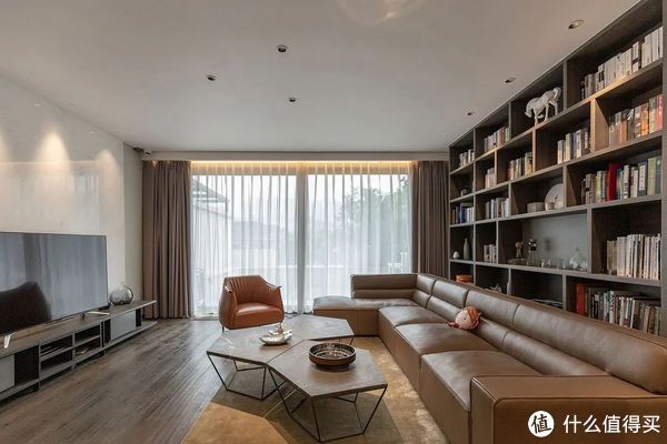 客厅|沙发往前挪0.5米,客厅装成图书馆,这就是最好的“学区房”