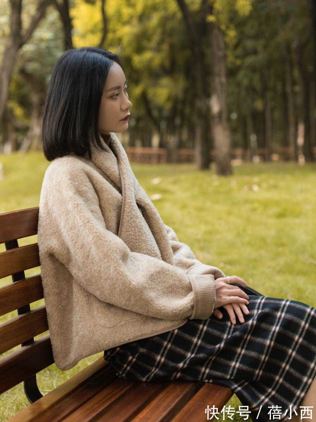 春节 新年春节出街就穿羊羔毛外套,秒变吸睛时髦精,搭配裙子裤子都美