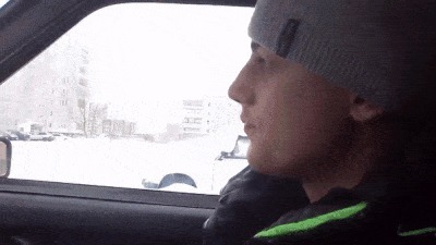 |搞笑GIF:扎心了 遇到这种情况 先捂住膝盖还是先捂脸