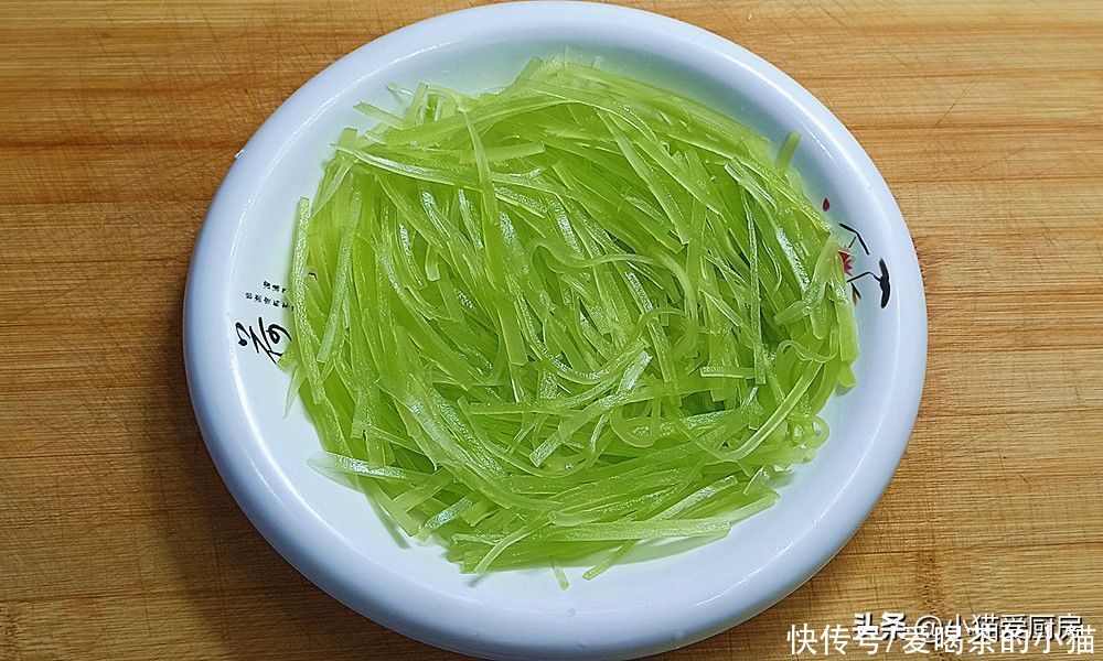 做法|教你不一样的棒棒鸡制作方法，做法简单，成菜咸香微辣，爽口好吃