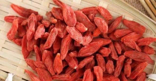 枸杞|再三提醒泡枸杞时,不能放“此物”,小心“引祸上身”