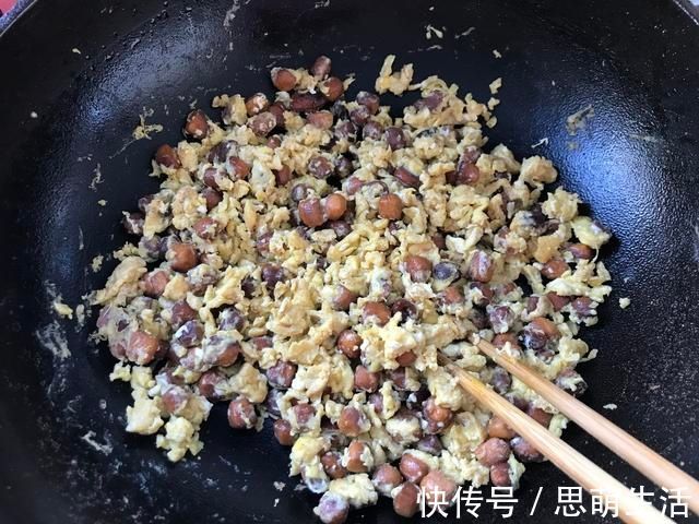 搅拌|面丁饺子姥姥最拿手，鸡蛋和面丁搅一搅拌馅儿太香了，美味