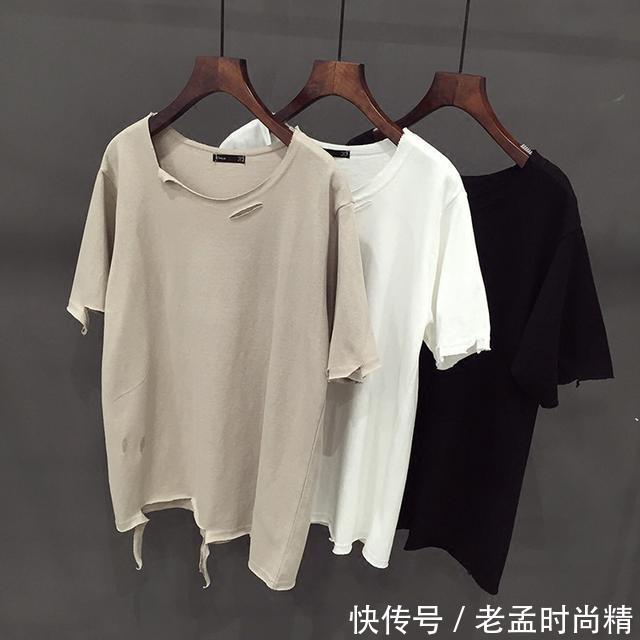 字母 对于微胖MM来说,一定要穿宽松的T恤,显瘦遮肉,你的首选