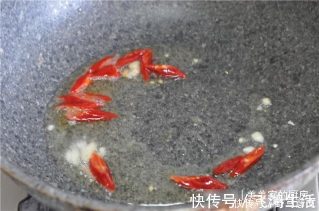 爽脆|炒土豆丝，别再焯水了！一步错步步错，难怪口感不爽脆，还粘锅！