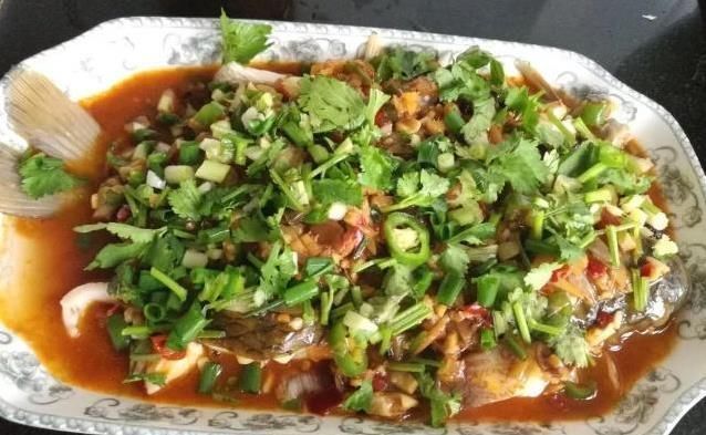 切成|这样做鱼,我们家隔三差五吃一次,永远也吃不腻