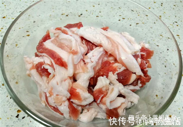 白菜|五花肉不要炒着吃,厨娘教你新吃法,口感肥而不腻,麻辣又开胃!
