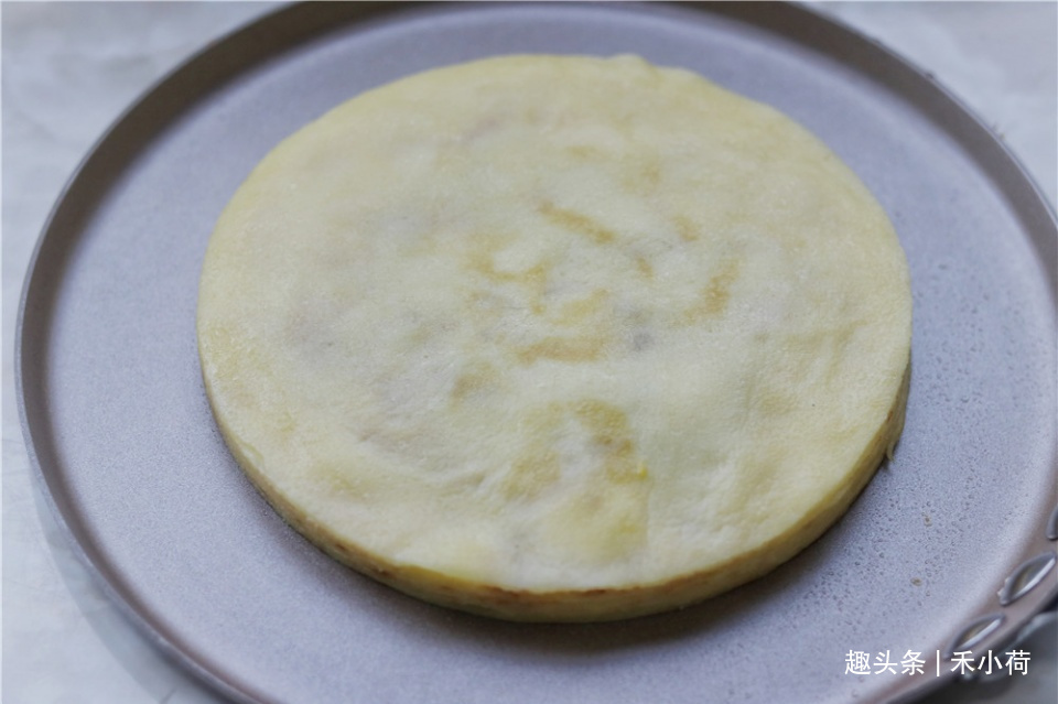 婆婆买一箱芒果吃不完,做成蛋糕香甜细腻,女儿一口气吃3块