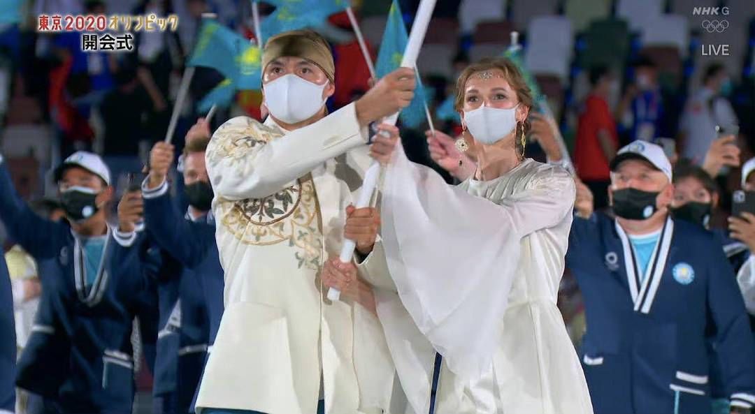 东京奥运会|汤加小哥赤膊亮相、哈萨克斯坦“仙女”旗手吸睛，最飒的还是中国代表团！