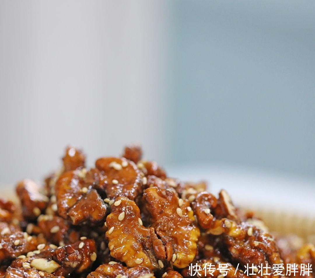 别再买坚果零食吃了，自己在家就能做，酥脆香甜，没有一点苦涩味！