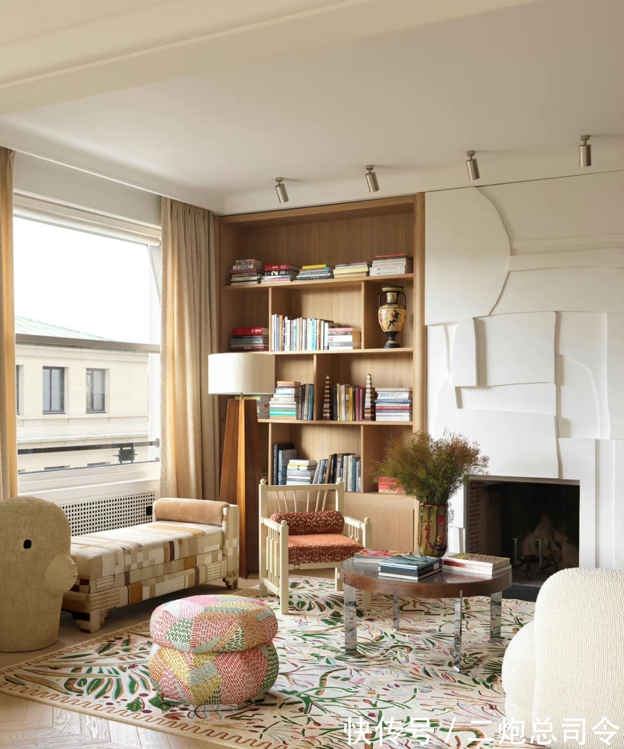 米色|复古大胆的巴黎公寓,多彩色调和个性张扬的软装,每一件都想拥有