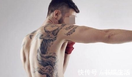 紫色|国外一女子，哭出来的是紫色眼泪，医生查出真相原因是纹身